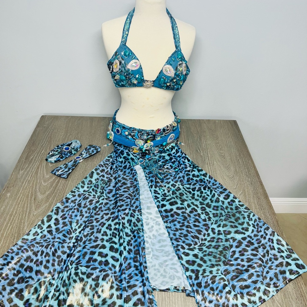 STUNNING BRIGHT BLUE BELLY DANCE COSTUME